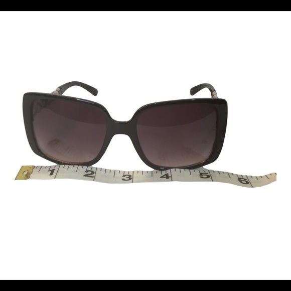 Oversized Black Sunglasses A Silver Chain Link Detail On The Arms - Picture 11 of 12